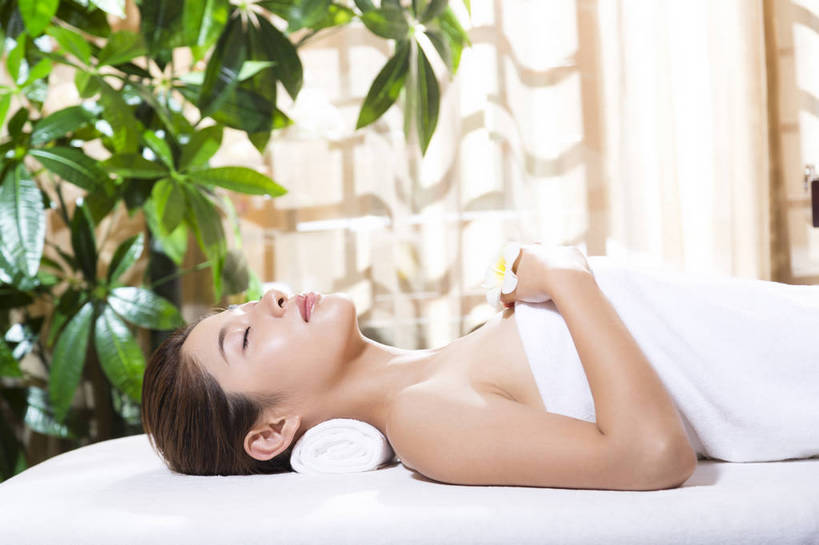 东方人,中年人,一个人,美容院,躺,横图,彩色,室内,白天,侧面,按摩,美容,时尚,幸福,北京,中国,护肤,图片,美丽,保养,享受,休闲,健康,放松,活力,可爱,美女,美体,SPA水疗,保健,疗养,养生,温泉浴场,摄影,生活方式,优雅,养颜,乐观,年轻女性,女人,女性,亚洲人,中国人,年轻人,矿泉疗养地,闭眼睛,半身,水疗,高兴,愉快,奢华,bj174