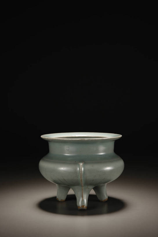 竖图,彩色,室内,白天,绘画,静物,北京,中国,风俗,彩绘,瓷器,图片,香炉,陶瓷,艺术品,古典,文化,文物,传统,工艺品,祈祷,精神,许愿,摄影,宗教,信仰,古董,祈求,祭奠,祭祀,珍贵,陶艺,黑背景,古物,文明,中国文化,珍藏,祭坛,精美,古玩,敬拜,彩釉,古代文明,制度,画画,影棚拍摄,保藏,收藏,传统文化,青釉,bj174