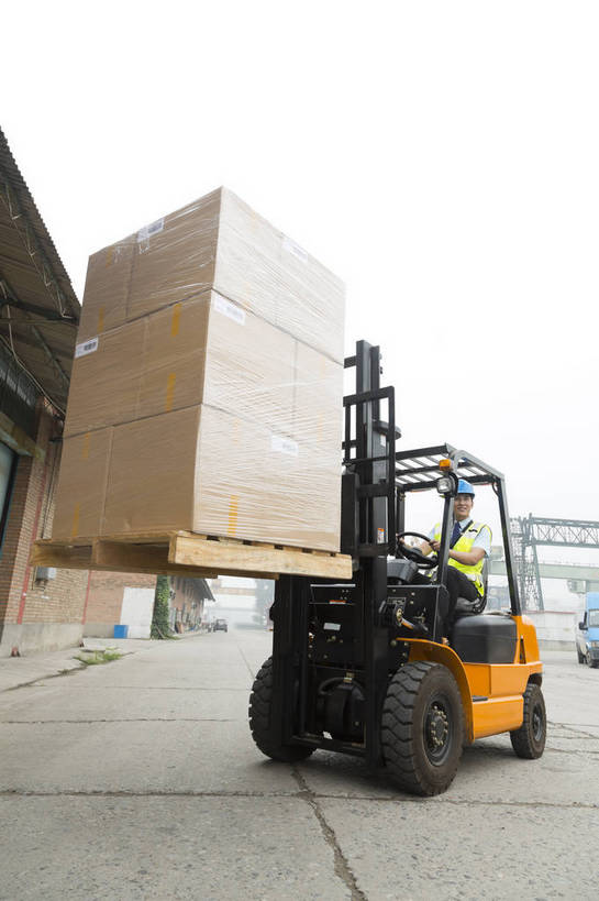 东方人,成年人,一个人,工厂,坐,搬运,竖图,彩色,室外,白天,工作服,制服,满意,幸福,骄傲,安全,信心,技术,科技,北京,中国,亚洲,许多,堆积,工作,图片,纸箱,防护,很多,年轻,仓库,黄种人,现代,货物,车,工人,交通工具,驾驶,行业,职业,健康,机械,工程车,活力,自信,工业,运输,摄影,储藏,搬运工,保护,铲车,存储,厂房,工程,叉车,交易,效率,储存,货运,运送,载具,保险,专业,分配,搬运车,单人,流转,装卸,东亚,操控,物流,保全,周全,安稳,安定,可靠,乐观,交通运输,责任,工作车,产业,单独,平安,认真,男人,男性,年轻男性,亚洲人,中国人,年轻人,全身,商业,工地,贮存,电动叉车,bj174