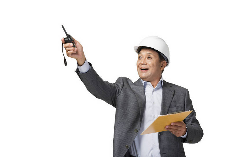 东方人,成年人,中年人,老年人,一个人,商务人士,设计师,工程师,建筑师,站,举,打电话,微笑,横图,彩色,室内,白天,留白,抠图,白色背景,西装,满意,幸福,骄傲,安全,成功,信心,建筑业,数据,装修,城市,建筑,电话,北京,中国,亚洲,仅一个男性,仅一个人,仅一个中年男性,写,指,正装,工作,图片,防护,指挥,指点,黄种人,方向,通讯设备,安全帽,话筒,建筑工地,记录,手势,托,行业,职业,健康,电话线,活力,自信,工业,创意,摄影,建造,保护,对讲机,写字板,工程,创造力,固定电话,指向,未来,成就,对讲,房地产,保险,专业,单人,创新,东亚,保全,周全,安稳,安定,新意,可靠,乐观,无线电技术,责任,产业,单独,交流,平安,认真,老年男性,老年女性,男人,男性,女人,女性,中年男性,亚洲人,中国人,白领,美术设计员,设计,设计家,设计者,电话机,沟通,举起,举手,举着,通话,向上举,向上伸,向上托,半身,影棚拍摄,商业,展望,打手势,bj174
