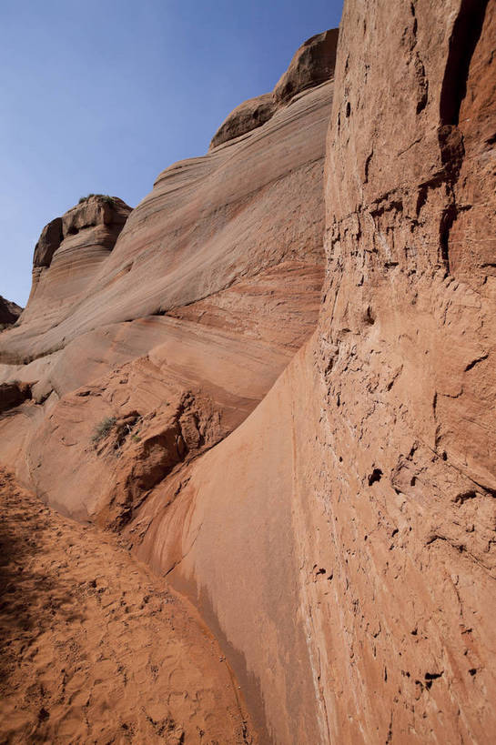 无人,竖图,全景,室外,白天,正面,旅游,度假,美景,山,山脉,峡谷,日光,中国,亚洲,壮观,地形,景点,景观,山路,娱乐,东方,红色,风景,自然,享受,休闲,景色,放松,幻想,摄影,风光,干旱,自然风光,神奇,外景,东亚,地貌,丹霞地貌,陕西,陕西省,出色,杰出,卓越,奇妙,中华人民共和国,西北地区,陕,榆林,榆林市,独特,地质学,波浪谷,彩图,旅行,地势,靖边,靖边县,bj174
