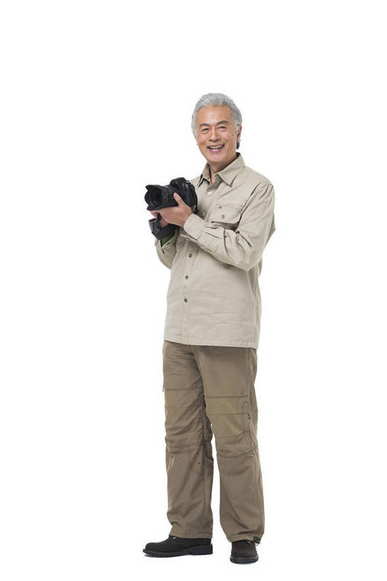 东方人,成年人,老年人,头发,一个人,摄影师,站,微笑,竖图,彩色,照片,白色背景,旅游,度假,快乐,幸福,秋季,北京,中国,亚洲,游客,服装,节日,庆祝,图片,年轻,生活,注视,休闲装,黄种人,文化,娱乐,一个,拍照,衣服,白色,春季,观察,看,郊游,庆典,休闲,游玩,健康,休闲服,放松,活力,精神,乐趣,自信,摄影,服饰,生活方式,单个,观看,纪念,单反相机,假期,察看,退休,享乐,愉悦,关注,娱乐活动,爱好,玩乐,户外运动,单人,周末,东亚,摄影器材,重阳节,乐观,单独,无忧无虑,老年男性,男人,男性,亚洲人,中国人,照相机,全身,影棚拍摄,旅行,欢乐,开心,愉快,拍摄,照相,登高节,老年节,运动装,bj174