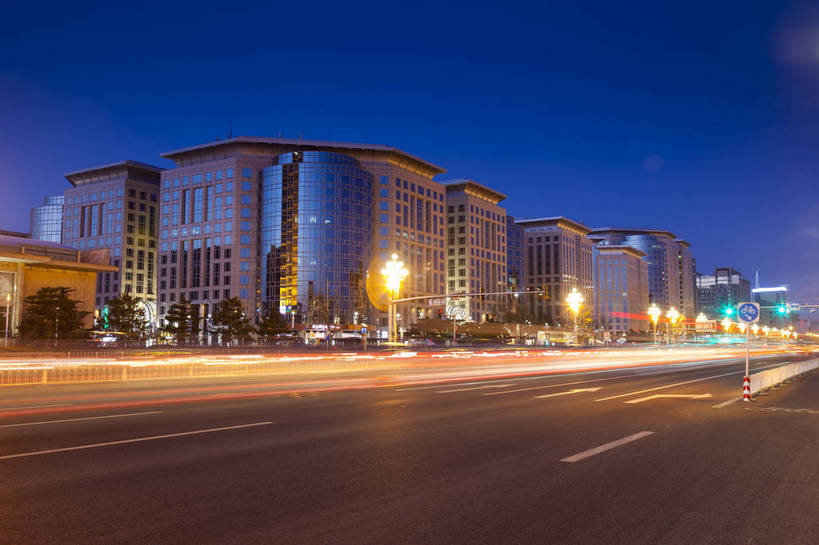 无人,横图,全景,室外,夜晚,仰视,购物,旅游,夜生活,办公楼,美景,标志建筑,道路,建筑,路,霓虹灯,公路,北京,中国,亚洲,繁华,丰富,朦胧,模糊,景点,景观,车流,交通,文化,现代,饮食,东方,蓝色,蓝天,天空,自然,天,和谐,远景,路面,旅游胜地,景色,运输,摄影,流动,风光,环境,都市风光,平坦,交通枢纽,自然风光,外景,繁荣,马路,彩图,低角度拍摄,旅行,商业,傍晚,高层建筑,东方广场,东单,bj174