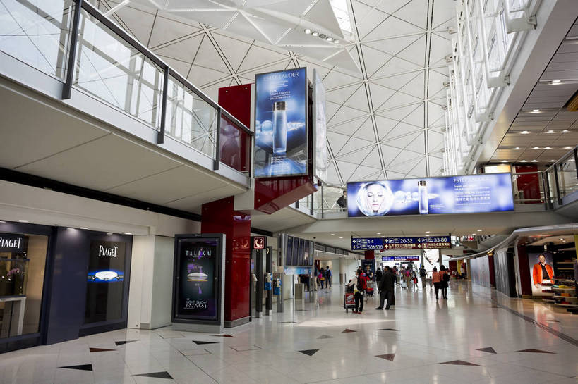 机场,横图,彩色,室内,白天,旅游,度假,名胜古迹,天花板,标志建筑,地标,建筑,玻璃,香港,中国,亚洲,遗迹,反光,窗,地面,交通,古迹,文化,文物,娱乐,建设,古建筑,现代化,天空,享受,休闲,旅游胜地,放松,摄影,经济,晴天,崭新,便利,象征,宽敞,古文明,香港国际机场,快捷,进步,发达,枢纽,旅行,bj174