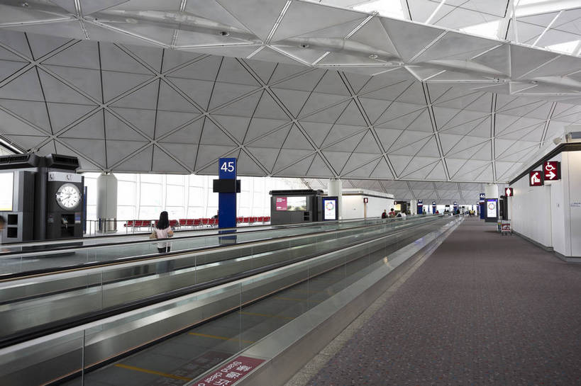 机场,横图,彩色,室内,白天,旅游,度假,名胜古迹,天花板,标志建筑,地标,建筑,玻璃,香港,中国,亚洲,遗迹,反光,窗,地面,交通,古迹,文化,文物,娱乐,建设,古建筑,现代化,天空,享受,休闲,旅游胜地,放松,摄影,经济,晴天,崭新,便利,象征,宽敞,古文明,香港国际机场,快捷,进步,发达,枢纽,旅行,bj174