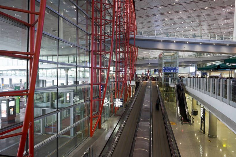 人群,机场,横图,彩色,室内,白天,旅游,度假,名胜古迹,天花板,标志建筑,地标,建筑,玻璃,照明,北京,中国,亚洲,遗迹,反光,窗,地面,交通,首都,内部,古迹,文化,文物,娱乐,建设,古建筑,现代化,人流,享受,休闲,旅游胜地,放松,摄影,经济,崭新,明亮,便利,象征,宽敞,古文明,东亚,中华人民共和国,北京市,京,北平,华北地区,快捷,进步,发达,北京首都国际机场,首都国际机场,首都机场,枢纽,旅行,北京首都国际机场3号航站楼,北京首都国际机场T3航站楼,北京机场,bj174