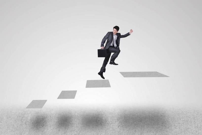 东方人,成年人,一个人,商务人士,跑,微笑,横图,彩色,照片,西装,商务,智慧,骄傲,信心,数码,科技,楼梯,城市,北京,中国,亚洲,仅一个男性,阴影,灰色背景,套装,正装,工作,网络,公文包,图片,阶梯,领带,高光,几何,计算机图形,年轻,合成,职业装,黄种人,数码合成,现代,外套,台阶,奔跑,职业,健康,放松,规划,活力,自信,摄影,生活方式,上升,电脑合成图,数码合成图,未来,愉悦,合成图,单人,东亚,发展,乐观,精明,单独,男人,男性,年轻男性,亚洲人,中国人,年轻人,白领,全身,愉快,机遇,展望,办公室职员,bj174