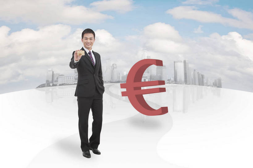 东方人,成年人,一个人,商务人士,站,微笑,横图,彩色,室内,衬衫,西装,购物,商务,快乐,自由,幸福,骄傲,成功,信心,钱,信用卡,消费,数码,科技,城市,道路,建筑,北京,日光,中国,亚洲,仅一个男性,阴影,正装,工作,光线,网络,公文包,钱币,图片,云,领带,高光,几何,计算机图形,欧元,年轻,合成,职业装,黄种人,数码合成,现代,天空,卡片,支付,职业,广阔,健康,宽广,展示,卡,成熟,放松,活力,零售,自信,储蓄,金融,理财,摄影,生活方式,经济,电脑合成图,数码合成图,创造力,付款,未来,象征,愉悦,庄重,合成图,成就,努力,出示,身份,梦想,单人,流通,贸易,东亚,正式,地位,乐观,单独,货币,现金,银行卡,男人,男性,年轻男性,亚洲人,中国人,年轻人,白领,衬衣,欢乐,开心,愉快,魅力,英俊,bj174