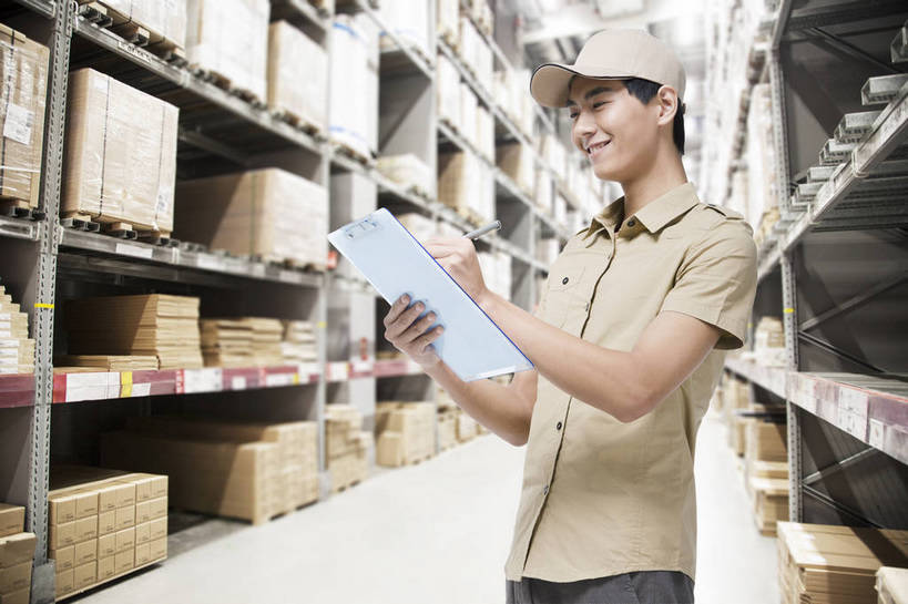 东方人,成年人,一个人,站,微笑,横图,彩色,室内,白天,工作服,制服,满意,幸福,骄傲,安全,信心,数据,科技,北京,中国,亚洲,许多,写,检查,工作,图片,纸箱,防护,很多,年轻,仓库,黄种人,现代,货物,记录,快递员,行业,职业,健康,便捷,活力,自信,服务,工业,运输,管理员,摄影,堆放,储藏,保护,写字板,存储,厂房,效率,储存,货运,保险,专业,检验,快递,单人,管理人员,东亚,物流,保全,周全,安稳,安定,可靠,乐观,搜检,责任,产业,单独,查察,查抄,检察,审查,管理,平安,认真,男人,男性,年轻男性,亚洲人,中国人,年轻人,半身,商业,贮存,服务业,递送,仓库管理员,库管,bj174