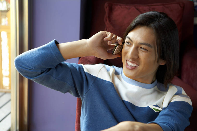 东方人,成年人,一个人,笑,打电话,微笑,露齿笑,横图,室内,白天,正面,快乐,通讯,幸福,分享,技术,窗户,手机,北京,中国,亚洲,仅一个男性,仅一个人,连接,握,联系,休闲装,仅一个年轻男性,休闲,舒服,放松,握着,摄影,便利,享乐,东亚,无线电技术,男人,男性,年轻男性,亚洲人,中国人,年轻人,休闲活动,说话,坐着,半身,彩图,欢乐,咖啡馆,bj175