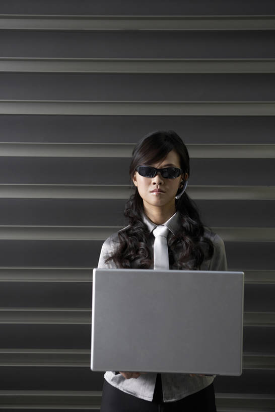 成年人,一个人,商务人士,商务女性,横图,竖图,室外,白天,留白,正面,商务,通讯,成功,信心,竞争,笔记本电脑,技术,车库,中国,亚洲,仅一个年轻女性,仅一个女性,仅一个人,表演,敲打,握,服装,金属,丝绸,银色,联系,注视,输入,现代,衣服,耳机,太阳镜,打字,观察,看,站着,职业,概念,力量,平衡,想,握着,财富,摄影,服饰,观看,技巧,点击,敲击,控制,察看,便利,专心,酷,衣着,穿着,关注,决心,手艺,东亚,保镖,陪同,铝,衣饰,无线电技术,一致,技能,技艺,陪伴,能力,认真,按键,计算机,年轻女性,女人,女性,中国人,年轻人,白领,半身,彩图,妙技,焦距,陨铁,本领,伴随,bj175