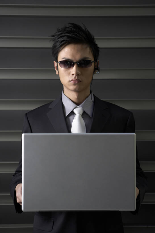 成年人,一个人,商务人士,商务男性,竖图,室外,白天,正面,衬衫,商务,通讯,成功,信心,竞争,笔记本电脑,技术,车库,中国,亚洲,仅一个男性,仅一个人,表演,敲打,握,套装,正装,联系,注视,输入,现代,仅一个年轻男性,耳机,太阳镜,打字,观察,看,站着,职业,概念,力量,平衡,想,握着,财富,摄影,生活方式,观看,技巧,点击,敲击,控制,察看,便利,专心,酷,关注,决心,手艺,商务装,工薪阶层,东亚,保镖,陪同,铝,无线电技术,一致,技能,技艺,陪伴,能力,认真,按键,计算机,男人,男性,年轻男性,中国人,年轻人,白领,上班族,半身,彩图,衬衣,妙技,焦距,陨铁,本领,伴随,bj175