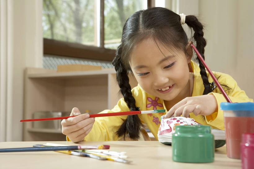 东方人,婴儿,儿童,一个人,学生,学校,站,笑,微笑,横图,室内,白天,正面,兴奋,探险,幸福,纯洁,桌子,鞋子,北京,中国,亚洲,仅一个女性,仅一个人,握,艺术,装饰,教育,玩,刷,注视,娱乐,刺激,水笔,小孩,画笔,工艺品,观察,看,站着,仅一个小孩,教室,辫子,可爱,探索,童年,童趣,无辜,握着,艺术家,幼儿园,摄影,活泼,生长,观看,颜料,察看,创造力,专心,知识,享乐,愉悦,关注,着色,宝宝,播放,作画,手艺,选择,梦想,想象,染料,童真,东亚,纯真,烂漫,无邪,广口瓶,发展,重要,无忧无虑,伶俐,天真,男孩,男人,男性,女孩,女人,女性,亚洲人,中国人,孩子,画画,站立,半身,彩图,欢乐,男生,女生,bj175