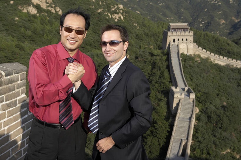 东方人,成年人,拳,头发,两个人,商务人士,商务男性,握手,微笑,横图,室外,白天,留白,正面,衬衫,旅游,度假,商务,快乐,友谊,幸福,成功,合作,团队,技术,名胜古迹,山,太阳,标志建筑,地标,建筑,北京,长城,日光,中国,亚洲,套装,正装,遗迹,棕色,领带,注视,古迹,历史,文物,娱乐,建设,现代,传统,古建筑,绿色,黑色,风景,蓝天,自然,太阳镜,夏天,观察,看,站着,职业,享受,休闲,旅游胜地,放松,凝视,摄影,观看,舞动,技巧,保护,环境,察看,挥舞,关注,旧的,中国文化,肖像,万里长城,手艺,商务装,合伙,工薪阶层,古文明,东亚,远古,东亚文化,环境保护,世界文化遗产,中华人民共和国,古代文明,技能,技艺,信任,男人,男性,年轻男性,中年男性,白种人,亚洲人,中国人,年轻人,拳头,白领,上班族,彩图,衬衣,妙技,办公室职员,标志性建筑,传统文化,本领,地球村,商业活动,bj175