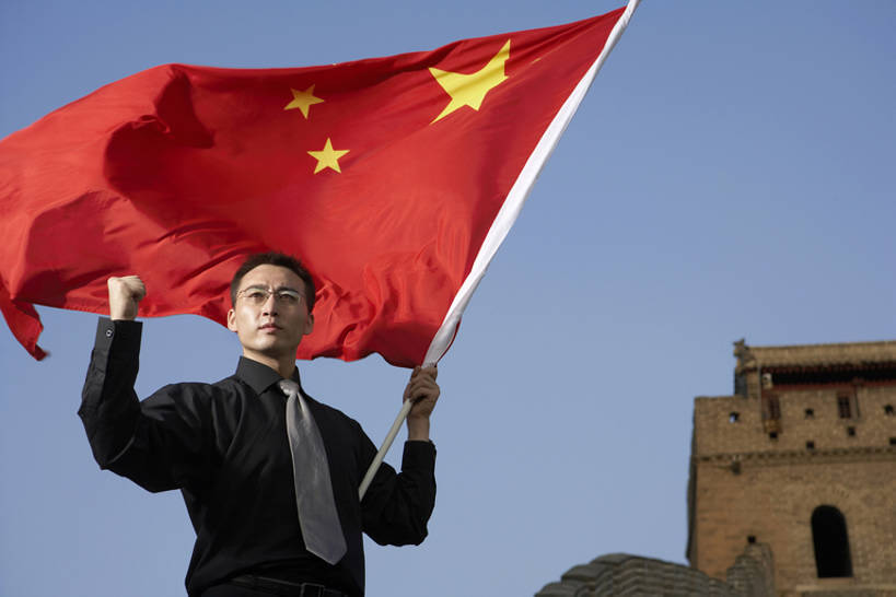 东方人,成年人,一个人,商务人士,商务男性,横图,室外,白天,留白,正面,衬衫,旅游,度假,商务,骄傲,成功,信心,名胜古迹,太阳,地标,建筑,旗帜,国旗,北京,长城,日光,中国,亚洲,握,套装,正装,欢呼,遗迹,眼镜,领带,古迹,历史,文物,娱乐,传统,古建筑,刺激,绿色,风景,蓝天,自然,夏天,站着,职业,享受,休闲,旅游胜地,放松,握着,摄影,希望,保护,唱,环境,旧的,摇动,中国文化,万里长城,出示,商务装,挑战,工薪阶层,中国国旗,古文明,东亚,远古,环境保护,爱国主义,世界文化遗产,中华人民共和国,古代文明,男人,男性,年轻男性,亚洲人,中国人,年轻人,拳头,白领,上班族,半身,彩图,衬衣,标志性建筑,传统文化,商业活动,bj175