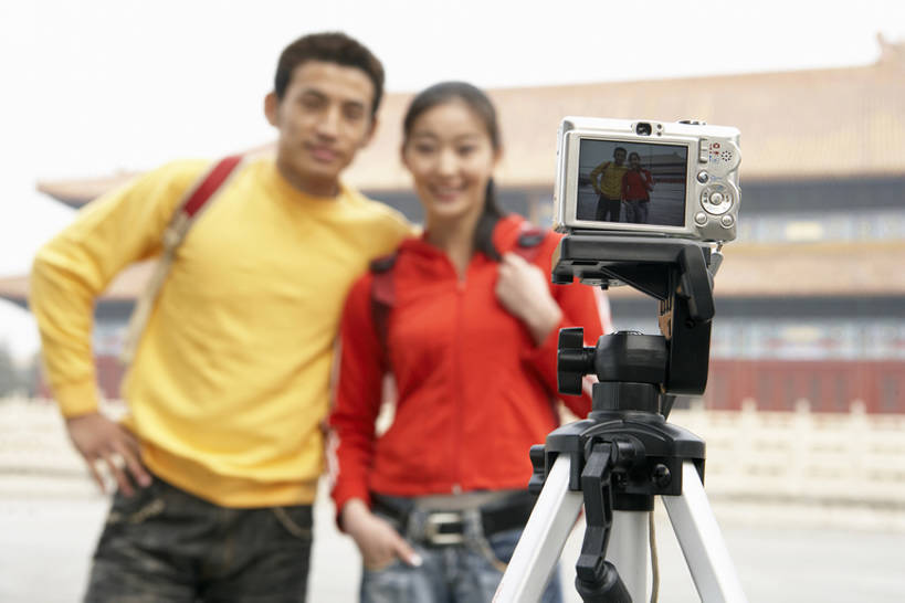 东方人,成年人,两个人,故宫,笑,微笑,露齿笑,横图,室外,白天,毛衣,运动服,爱情,旅游,度假,快乐,幸福,分享,技术,名胜古迹,标志建筑,地标,建筑,相机,纺织品,北京,中国,亚洲,行人,游客,游人,棉布,遗迹,纹路,布,纹理,织物,浪漫,T恤,牛仔裤,古迹,历史,文物,娱乐,建设,古建筑,太庙,路人,旅客,站着,享受,休闲,健康,温暖,温馨,旅游胜地,恩爱,放松,亲密,恋人,摄影,布匹,和睦,马尾辫,便利,享乐,中国文化,记忆,录像,古文明,东亚,背包客,陪同,肌理,裤带,陪伴,过客,认真,男人,男性,年轻男性,年轻女性,女人,女性,亚洲人,中国人,年轻人,情侣,休闲活动,拥抱,彩图,旅行,爱,欢乐,照相,伴侣,融洽,脚踏板,伴随,bj175