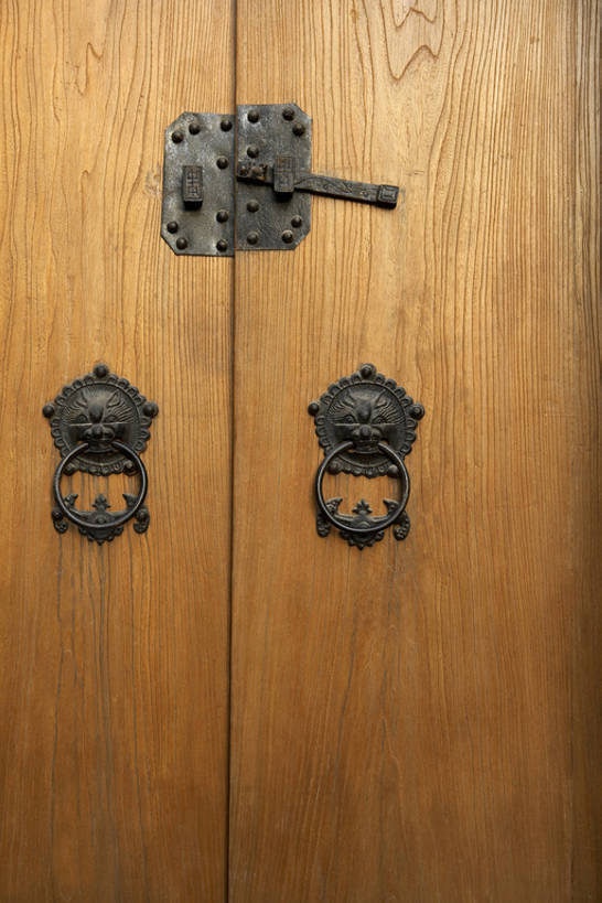 无人,竖图,室外,白天,门,建筑,狮子,北京,中国,亚洲,装饰,木制,大门,历史,门环,传统,门把手,门框,摄影,复杂,部件,挂锁,铜,旧的,中国文化,前门,古典风格,东亚,远古,东亚文化,古代文明,破败,设计,彩图,旅行,插销,传统文化,bj175