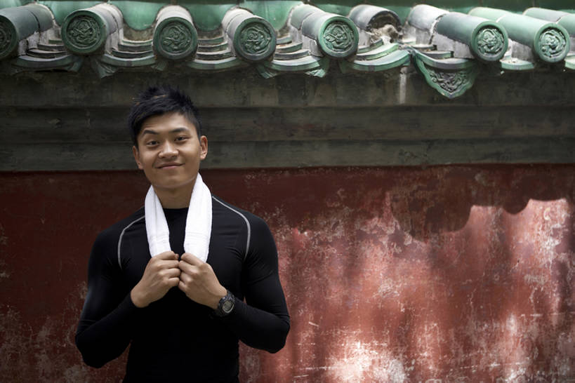 东方人,头发,健壮,一个人,运动员,微笑,横图,室外,白天,留白,正面,运动服,锻炼,快乐,幸福,比赛,运动,竞争,北京,中国,亚洲,仅一个男性,仅一个人,服装,注视,娱乐,仅一个年轻男性,衣服,黑色,毛巾,观察,看,站着,休闲,健康,活力,力量,摄影,服饰,观看,察看,享乐,体育运动,衣着,早晨,穿着,关注,肖像,田径运动,东亚,混凝土墙,衣饰,体育,男人,男性,年轻男性,亚洲人,中国人,年轻人,休闲活动,体育运动员,运动选手,半身,彩图,健身,运动装,bj175