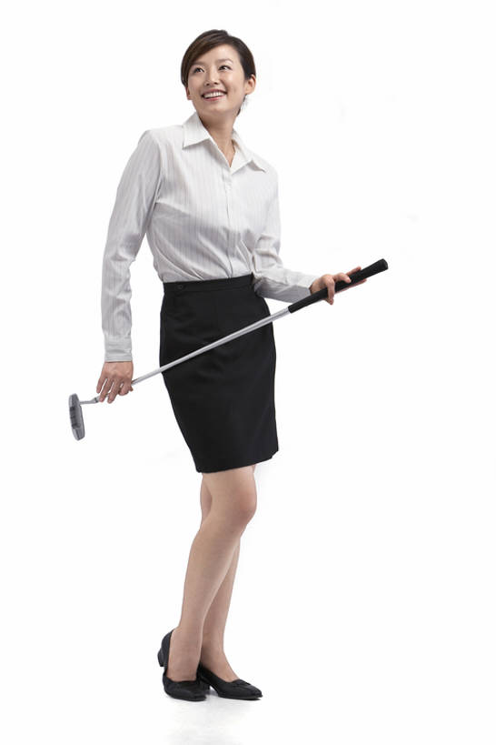 东方人,中年人,老年人,一个人,商务人士,商务女性,笑,微笑,露齿笑,竖图,留白,抠图,白色背景,正面,裙子,商务,性感,快乐,幸福,成功,运动,信心,竞争,技术,仅一个女性,仅一个人,握,黄色背景,套装,正装,话务员,注视,灰色,观察,看,站着,仅一个中年女性,职业,休闲,健康,放松,个性,服务,握着,摄影,名牌,观看,技巧,察看,领导,高雅,享乐,经理,关注,爱好,手艺,高尔夫球棒,技能,技艺,把握,高尔夫球运动,女人,女性,中年女性,亚洲人,中国人,白领,休闲活动,彩图,全身,影棚拍摄,欢乐,妙技,办公室职员,本领,掌控,bj175