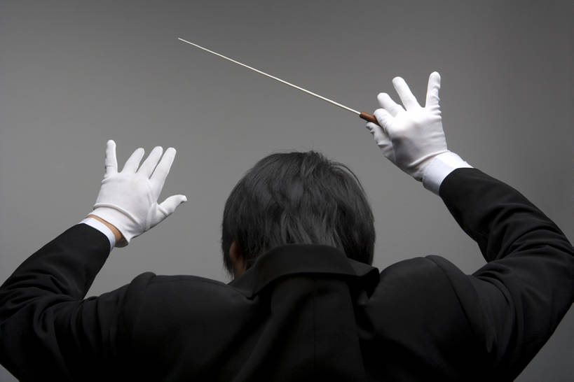 东方人,成年人,脸,头,脸颊,手,一个人,举,横图,仅一个男性,表演,握,服装,指挥棒,音乐,指挥,肩膀,扮演,背面,黑色,手势,托,握着,摄影,指导,严肃,后背,控制,演出,专心,领导,高雅,神圣,燕尾服,技能,把握,认真,男人,男性,亚洲人,中国人,头部,脸部,脸蛋,面部,举起,举手,举着,向上举,向上伸,向上托,彩图,影棚拍摄,礼服,打手势,售票员,古典乐,掌控,bj175