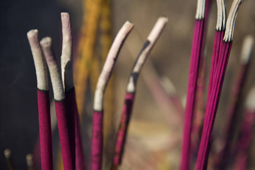 无人,竖图,特写,运气,安全,静物,北京,中国,亚洲,一排,整齐,燃烧,传统,排列,祈祷,熏香,烟,零售,摄影,宗教,佛教,保护,部分,队列,中国文化,东亚,宗教用品,东亚文化,雍和宫,构图,彩图,传统文化,传统节日,bj175