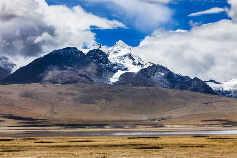 无人,横图,室外,白天,旅游,度假,湖,美景,山,山脉,水,雪,雪山,中国,亚洲,覆盖,地形,景观,山顶,云,宏伟,娱乐,西藏,蓝色,风景,天空,自然,享受,休闲,景色,放松,寒冷,摄影,宁静,山脊,自然风光,融水,东亚,西藏自治区,地貌,罕见,荒僻,偏僻,偏远,自然地理,冷僻,彩图,旅行,bj175
