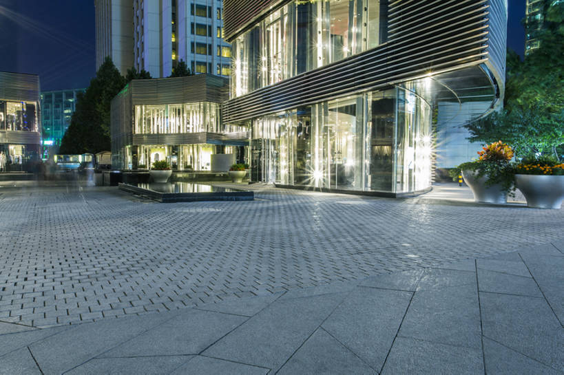 无人,办公室,横图,室外,夜晚,留白,背景,度假,商务,时尚,石头,美景,城市风光,城市,建筑,路,商场,玻璃,北京,中国,亚洲,装饰,石子,庭院,景观,地面,首都,宏伟,娱乐,干净,现代,享受,休闲,办公大楼,景色,放松,摄影,建造,照亮,风格,都市风光,华贵,市区,东亚,发展,中华人民共和国,北京市,京,北平,华北地区,繁荣,金融区,设计,石块,岩石,彩图,高层建筑,当代,北京CBD,北京商务中心区,中国北京大北窑,华贸中心,建筑结构,汽车广告背景图,bj175
