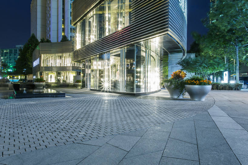 无人,办公室,横图,室外,夜晚,留白,背景,度假,商务,时尚,石头,美景,城市风光,城市,建筑,路,商场,玻璃,北京,中国,亚洲,装饰,石子,庭院,景观,地面,首都,宏伟,娱乐,干净,现代,享受,休闲,办公大楼,景色,放松,摄影,建造,照亮,风格,都市风光,华贵,市区,东亚,发展,中华人民共和国,北京市,京,北平,华北地区,繁荣,金融区,设计,石块,岩石,彩图,高层建筑,当代,北京CBD,北京商务中心区,中国北京大北窑,华贸中心,建筑结构,汽车广告背景图,bj175