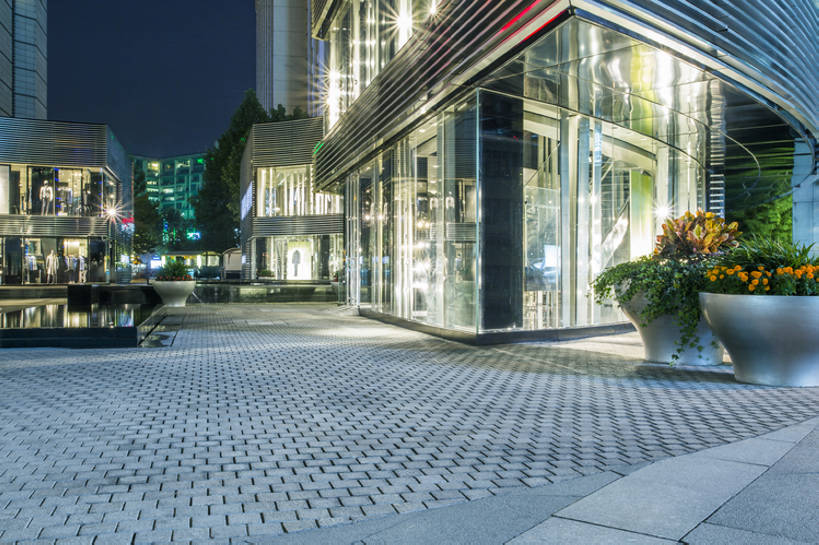 无人,办公室,横图,室外,夜晚,留白,背景,度假,商务,时尚,石头,美景,城市风光,城市,建筑,路,商场,玻璃,北京,中国,亚洲,装饰,石子,庭院,景观,地面,首都,宏伟,娱乐,干净,现代,享受,休闲,办公大楼,景色,放松,摄影,建造,照亮,风格,都市风光,华贵,市区,东亚,发展,中华人民共和国,北京市,京,北平,华北地区,繁荣,金融区,设计,石块,岩石,彩图,高层建筑,当代,北京CBD,北京商务中心区,中国北京大北窑,华贸中心,建筑结构,汽车广告背景图,bj175