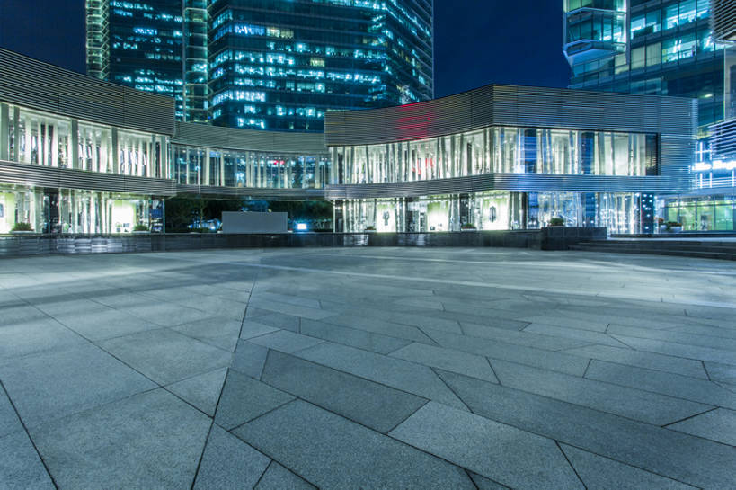 无人,办公室,商店,广场,横图,室外,夜晚,留白,背景,度假,商务,时尚,石头,美景,城市风光,城市,建筑,路,商场,玻璃,北京,中国,亚洲,弯曲,装饰,石子,庭院,景观,地面,首都,宏伟,娱乐,干净,现代,霓虹,享受,休闲,办公大楼,景色,放松,摄影,建造,照亮,风格,都市风光,华贵,市区,东亚,发展,中华人民共和国,北京市,京,北平,华北地区,繁荣,金融区,设计,石块,岩石,彩图,高层建筑,当代,北京CBD,北京商务中心区,中国北京大北窑,华贸中心,建筑结构,汽车广告背景图,bj175