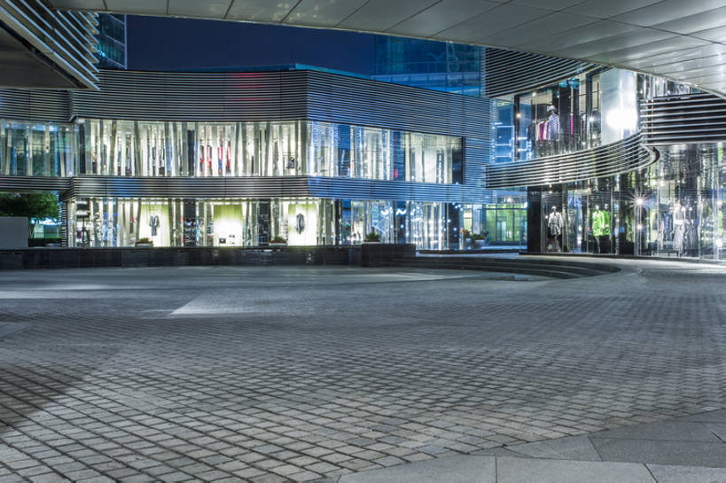 无人,办公室,商店,广场,横图,室外,夜晚,留白,背景,度假,商务,时尚,石头,美景,城市风光,城市,建筑,路,商场,玻璃,北京,中国,亚洲,弯曲,装饰,石子,庭院,景观,地面,首都,宏伟,娱乐,干净,现代,霓虹,享受,休闲,办公大楼,景色,放松,摄影,建造,照亮,风格,都市风光,华贵,市区,东亚,发展,中华人民共和国,北京市,京,北平,华北地区,繁荣,金融区,设计,石块,岩石,彩图,高层建筑,当代,北京CBD,北京商务中心区,中国北京大北窑,华贸中心,建筑结构,汽车广告背景图,bj175