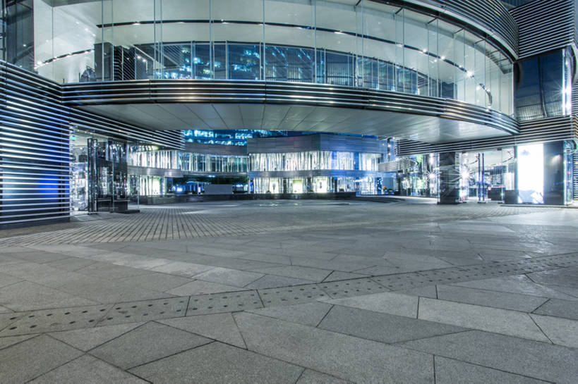 无人,办公室,商店,广场,横图,室外,夜晚,留白,背景,度假,商务,时尚,石头,美景,城市风光,城市,建筑,路,商场,玻璃,北京,中国,亚洲,弯曲,装饰,石子,庭院,景观,地面,首都,宏伟,娱乐,干净,现代,霓虹,享受,休闲,办公大楼,景色,放松,摄影,建造,照亮,风格,都市风光,华贵,市区,东亚,发展,中华人民共和国,北京市,京,北平,华北地区,繁荣,金融区,设计,石块,岩石,彩图,高层建筑,当代,北京CBD,北京商务中心区,中国北京大北窑,华贸中心,建筑结构,汽车广告背景图,bj175