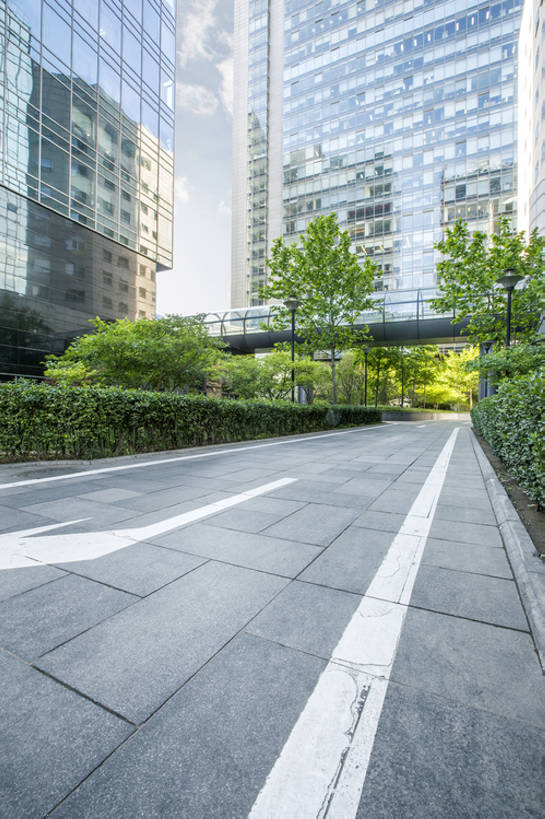 无人,竖图,室外,白天,背景,度假,石头,美景,植物,城市风光,城市,道路,建筑,街道,路,桥梁,指示牌,公路,玻璃,北京,中国,亚洲,反射,标志,石子,文字,直线,地形,景观,路边,天桥,走廊,桥,分界线,车道,地面,交通,首都,方向,娱乐,标识,现代,箭头,树,绿色,风景,天空,绿地,享受,休闲,办公大楼,景色,放松,运输,摄影,建造,人行桥,环境,指向,都市风光,房地产,市区,东亚,发展,廊桥,中华人民共和国,北京市,京,北平,华北地区,簇,繁荣,方向标,金融区,石块,岩石,马路,彩图,高层建筑,北京CBD,北京商务中心区,中国北京大北窑,过街天桥,建筑结构,汽车广告背景图,bj175