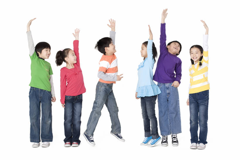 东方人,儿童,学生,站,跳,举,笑,微笑,露齿笑,横图,彩色,白色背景,正面,游戏,快乐,自由,友谊,纯洁,团队,中国,亚洲,连接,条纹,半空,玩,牛仔裤,休闲装,娱乐,刺激,小孩,社区,托,站着,休闲,活力,可爱,童年,童趣,伸手,生长,活动,五颜六色,麻花辫,动作,色彩斑斓,享乐,愉悦,发泄,消遣,智力,五彩缤纷,比例,童真,东亚,烂漫,无邪,身高,北京市,宣泄,五彩斑斓,五光十色,无忧无虑,天真,团结,男孩,男人,男性,女孩,亚洲人,中国人,孩子,举起,举手,举着,玩耍,嬉戏,向上举,向上伸,向上托,站立,彩图,全身,影棚拍摄,男生,小学生,bj175