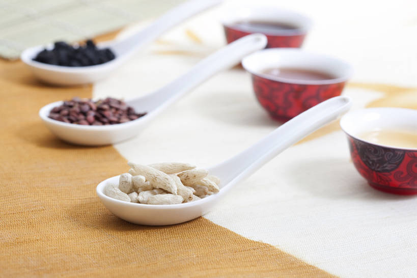 无人,横图,仰视,静物,北京,中国,亚洲,一排,药,整齐,干燥,食品,草药,饮食,饮料,排列,干花,摄影,有机食品,影棚,多样,医疗,草本,队列,中国文化,摄影棚,营养品,中医,东亚,健康食物,麦冬,茶杯,彩图,低角度拍摄,影棚拍摄,拍摄,传统文化,bj175