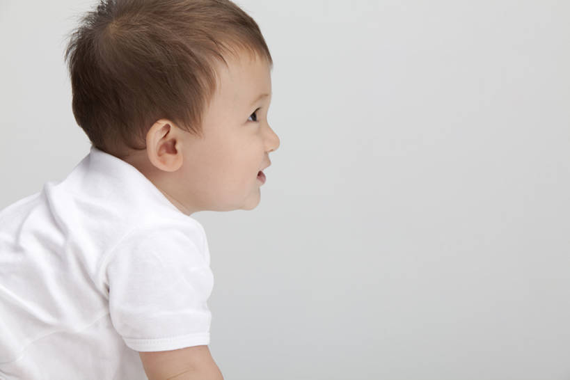 东方人,西方人,婴儿,儿童,脸,头,脸颊,牙齿,头发,一个人,坐,横图,室内,白色背景,侧面,婴儿服装,满意,幸福,纯洁,北京,欧洲,中国,欧洲人,亚洲,仅一个人,棕色,肩膀,小孩,靠,靠着,张嘴,可爱,童年,童趣,摄影,活泼,生长,观看,宝宝,张大嘴巴,童真,东亚,纯真,烂漫,无邪,纯净,发展,开端,伶俐,天真,白种人,亚洲人,中国人,孩子,头部,齿,脸部,脸蛋,面部,牙,牙龈,张开嘴,彩图,影棚拍摄,短发,连身衣,白色人种,好奇心,bj175