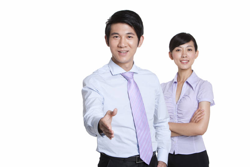 东方人,成年人,手,两个人,同事,商务人士,商务男性,商务女性,站,举,握手,笑,双手交叉,微笑,露齿笑,横图,白色背景,正面,衬衫,商务,满意,幸福,骄傲,成功,合作,团队,集体,信心,技术,北京,中国,亚洲,套装,领带,注视,队伍,观察,看,托,职业,短袖,摄影,影棚,生长,观看,技巧,支撑,部分,察看,领导,双手抱胸,象征,庄重,成就,关注,摄影棚,问候,肖像,手艺,商务装,身份,合伙,领袖,工薪阶层,东亚,陪同,正式,地位,可靠,责任,技能,技艺,陪伴,团结,信任,男人,男性,年轻男性,年轻女性,女人,女性,亚洲人,中国人,年轻人,白领,上班族,举起,举手,举着,向上举,向上伸,向上托,半身,彩图,影棚拍摄,衬衣,拍摄,妙技,办公室职员,本领,伴随,bj175