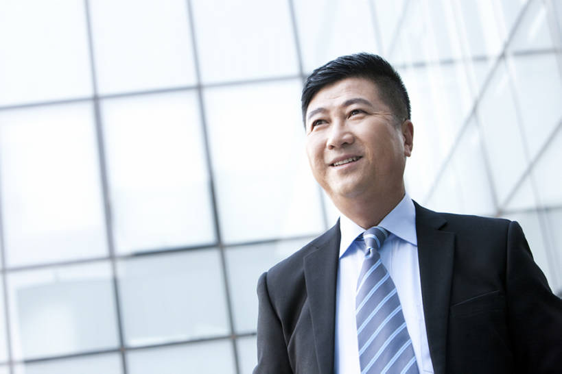 东方人,中年人,老年人,脸,头,脸颊,一个人,商务人士,商务男性,办公室,微笑,横图,白天,仰视,衬衫,商务,快乐,幸福,成功,北京,中国,亚洲,套装,注视,方向,肩膀,观察,看,思考,办公大楼,摄影,观看,察看,专心,领导,经理,关注,商务装,工薪阶层,东亚,责任,把握,老年男性,男人,亚洲人,中国人,头部,脸部,脸蛋,面部,白领,上班族,彩图,低角度拍摄,衬衣,首席执行官,掌控,bj175