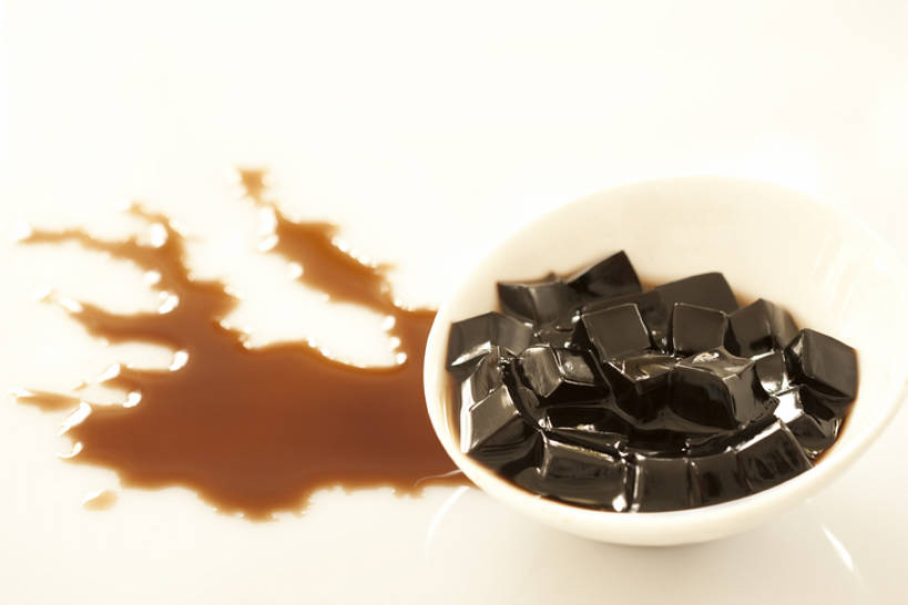 点心,无人,横图,特写,留白,白色背景,静物,餐具,中国,亚洲,丰富,艺术,美味,食品,龟苓膏,小吃,饮食,碗,甜食,诱惑,摄影,块状,膳食,东亚,健康食物,彩图,影棚拍摄,bj175