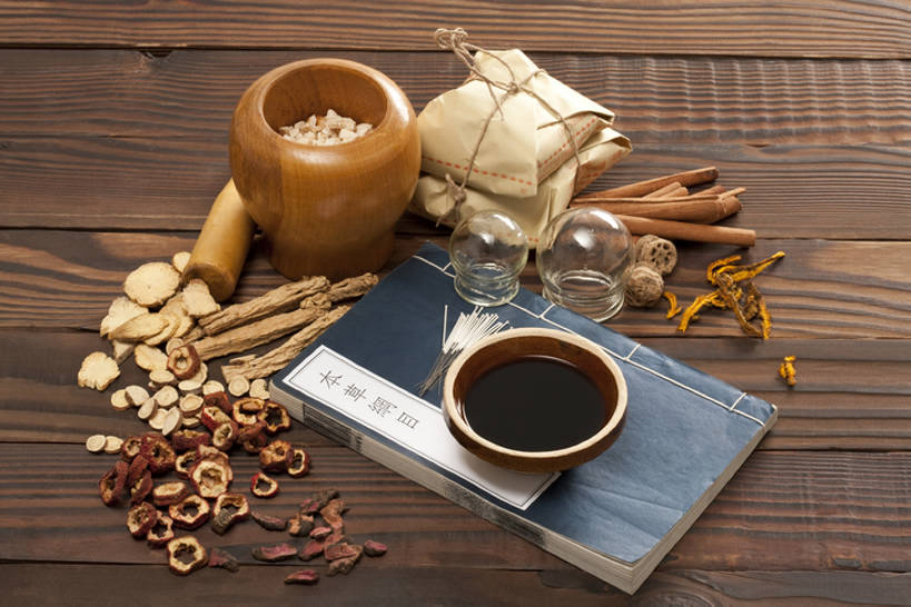 无人,医生,横图,俯视,留白,化妆,美容,技术,静物,北京,中国,亚洲,护肤,药,准备,检查,干燥,木制,包裹,材料,文字,液体,纸,草药,药草,陶瓷制品,肉桂,古典,历史,针,传统,古代,药水,医疗用品,碗,医护人员,医疗人员,保养,享受,休闲,健康,汉字,山楂树,放松,保健,摄影,药房,有机食品,多样,技巧,体检,研磨,医疗,准确,草本,中国文化,手艺,医疗器械,针灸,研磨器,选择,干的,营养品,薏米,中医,东亚,养颜,针灸针,古远,技能,技艺,针灸师,拔罐,黄连,党参,大夫,书,彩图,高角度拍摄,影棚拍摄,妙技,SPA美容,木通,传统文化,本领,汉医,成分,草果,体格检查,bj175