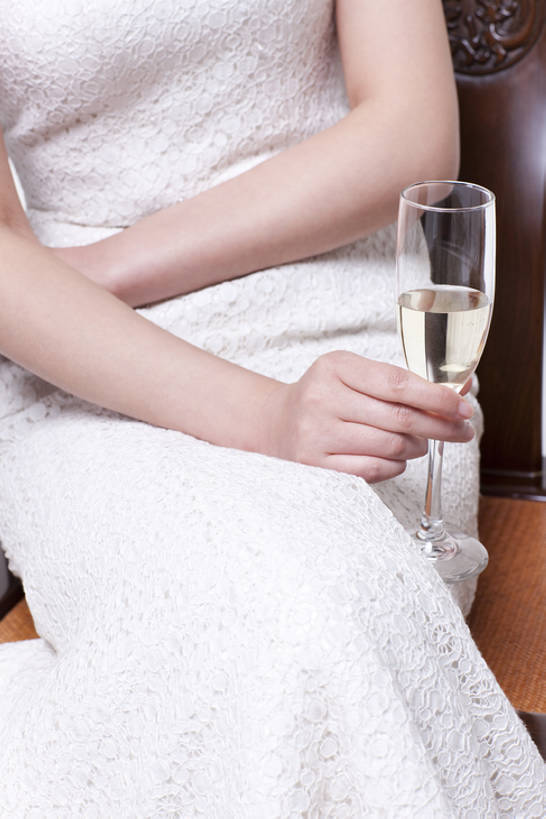 葡萄酒,东方人,成年人,一个人,坐,竖图,正面,晚礼服,幸福,复古,信心,家具,椅子,北京,中国,亚洲,仅一个年轻女性,仅一个女性,仅一个人,正装,酒类,古典,拿着,现代,传统,酒,饮料,香槟,休闲,放松,财富,摄影,生活方式,古董,红木,礼节,协调,部分,珍贵,高雅,扶手椅,享乐,风格,贵族,中国文化,华贵,古典风格,香槟杯,东亚,年轻女性,女人,女性,亚洲人,中国人,年轻人,彩图,晚宴服,舞会服,洋服,洋装,夜礼服,欢乐,魅力,传统文化,上层阶级,bj175