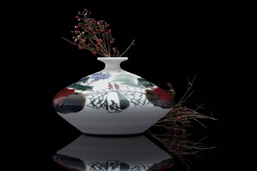 无人,横图,特写,留白,奢侈,静物,花瓶,中国,亚洲,黑色背景,花纹,形状,艺术,装饰,反射,材料,瓷器,陶瓷制品,艺术品,古典,豪华,历史,传统,花,古代,白色,容器,装饰物,工艺品,国宝,汉字,摄影,古董,华丽,光滑,珍贵,高雅,风格,中国文化,手艺,古典风格,东亚,远古,收集,富丽,细腻,平滑,华美,式样,完美,设计,彩图,影棚拍摄,传统文化,华侈,奢华,中国画,过去,bj175