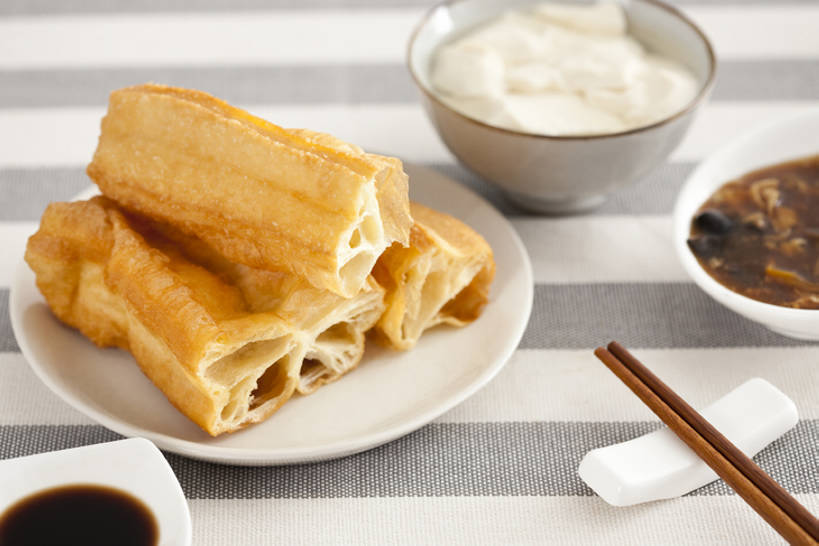 点心,豆腐,无人,横图,早餐,筷子,桌子,静物,餐具,北京,中国,亚洲,脆,准备,堆叠,丰富,面粉,油炸,食品,饮品,调味品,传统,小吃,饮食,食物,饮料,盘子,碗,快餐,摄影,油条,简单,膳食,可口,清新,中国文化,干的,东亚,东亚文化,健康食物,豆腐脑,适口,彩图,传统文化,bj175