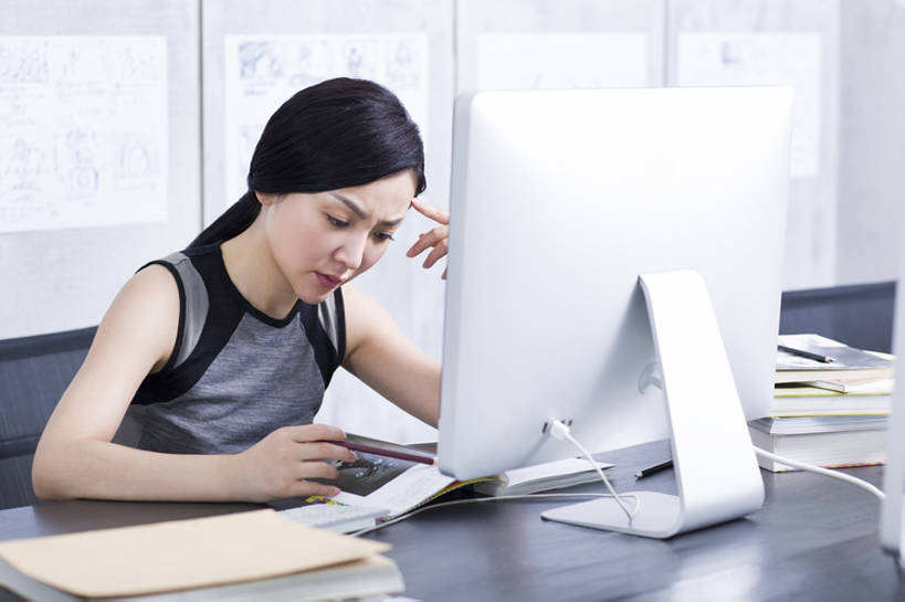 东方人,成年人,一个人,商务人士,商务女性,办公室,横图,白天,侧面,商务,显示器,技术,北京,中国,亚洲,仅一个年轻女性,仅一个女性,仅一个人,套装,工作,办公用品,休闲装,现代,职业,思考,皱眉,想,摄影,技巧,加班,效率,经理,企业,公司,工作室,智力,努力,手艺,忙碌,商务装,问题,工薪阶层,挣扎,东亚,技能,技艺,迷惑,认真,计算机,年轻女性,女人,女性,亚洲人,中国人,年轻人,白领,上班族,设计,坐着,半身,彩图,妙技,办公室职员,本领,广告业,bj175