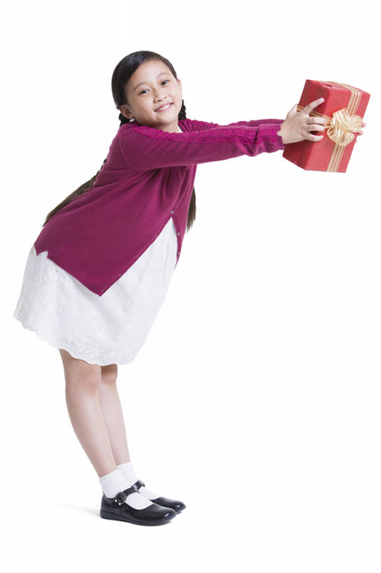 东方人,儿童,一个人,站,笑,微笑,露齿笑,竖图,留白,抠图,白色背景,侧面,快乐,幸福,纯洁,运气,袋子,礼物,北京,中国,春节,亚洲,仅一个女性,仅一个人,握,风俗,节日,庆祝,包装袋,纸袋,注视,休闲装,针织衫,传统,小孩,红色,观察,看,站着,仅一个小孩,活力,精神,可爱,童年,童趣,握着,财富,摄影,礼品,生长,生活方式,观看,察看,享乐,仪式,关注,中国文化,肖像,礼品袋,出示,典礼,童真,东亚,烂漫,无邪,元旦,制度,天真,男孩,男人,男性,女孩,女人,女性,亚洲人,中国人,孩子,站立,彩图,全身,影棚拍摄,欢乐,给予,男生,女生,传统文化,传统节日,bj175