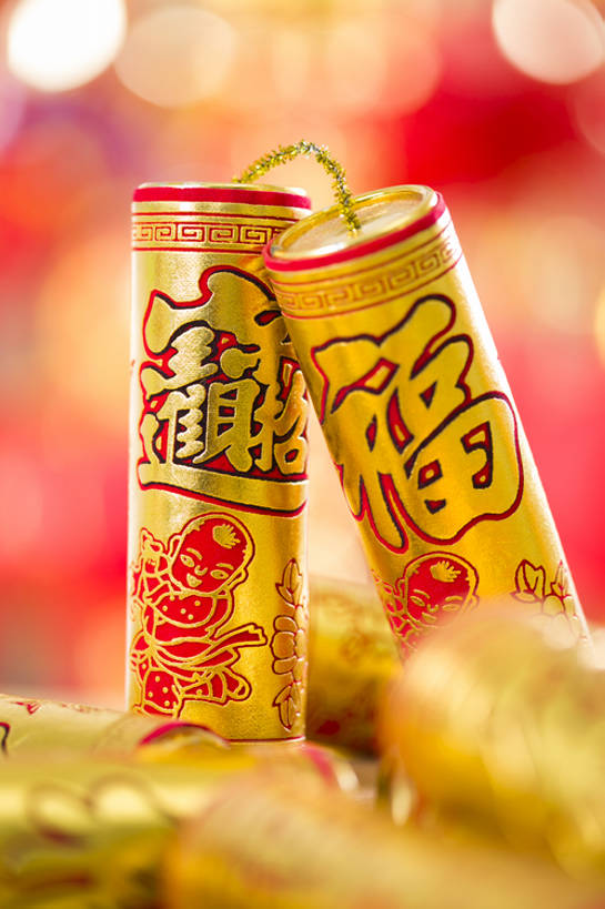 无人,竖图,彩色,特写,背景,运气,静物,鞭炮,北京,中国,春节,新年,亚洲,堆叠,黄色背景,风俗,节日,丰富,庆祝,装饰,鲜艳,反射,古典,传统,红色,焰火,福字,汉字,精神,摄影,五颜六色,色彩斑斓,仪式,中国文化,典礼,五彩缤纷,古典风格,东亚,五彩斑斓,炽热,制度,五光十色,彩图,影棚拍摄,金子,传统文化,传统节日,象征主义,bj175
