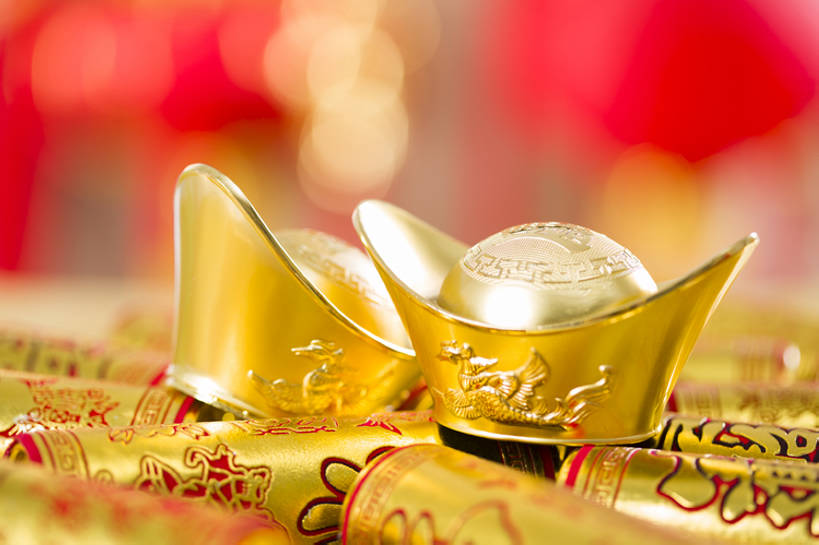 无人,横图,彩色,特写,背景,运气,静物,鞭炮,北京,中国,春节,新年,亚洲,堆叠,黄色背景,风俗,节日,丰富,庆祝,装饰,鲜艳,反射,金属,古典,传统,红色,焰火,精神,财富,金融,摄影,金元宝,五颜六色,色彩斑斓,珍贵,仪式,中国文化,华贵,典礼,五彩缤纷,古典风格,东亚,远古,五彩斑斓,炽热,制度,五光十色,货币,彩图,影棚拍摄,金子,传统文化,传统节日,象征主义,bj175