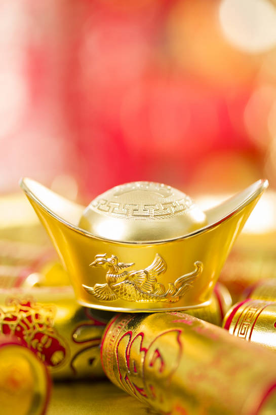 无人,竖图,彩色,特写,背景,运气,静物,鞭炮,北京,中国,春节,新年,亚洲,堆叠,黄色背景,风俗,节日,丰富,庆祝,装饰,鲜艳,反射,金属,古典,传统,红色,焰火,精神,财富,金融,摄影,金元宝,五颜六色,色彩斑斓,珍贵,仪式,中国文化,华贵,典礼,五彩缤纷,古典风格,东亚,远古,五彩斑斓,炽热,制度,五光十色,货币,彩图,影棚拍摄,金子,传统文化,传统节日,象征主义,bj175