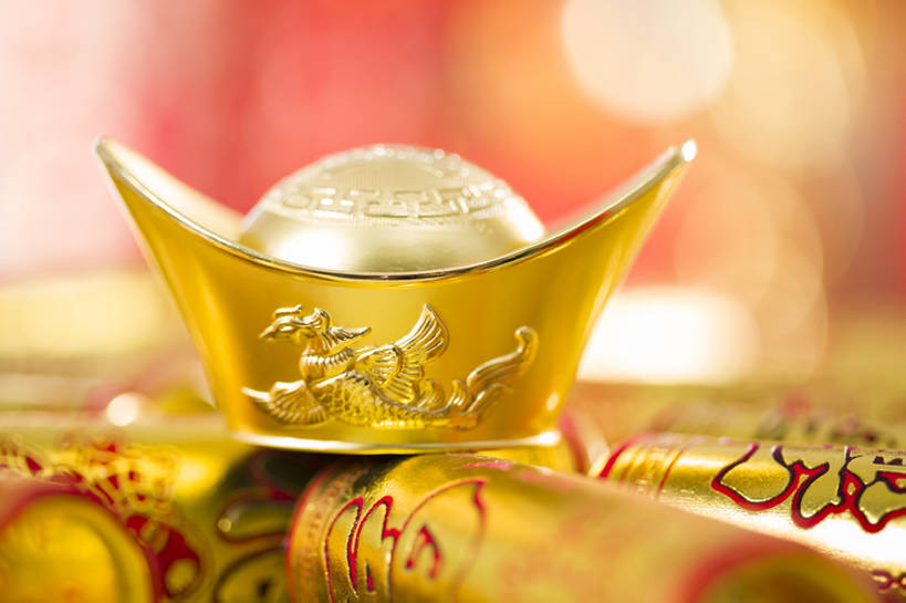 无人,横图,彩色,特写,背景,运气,静物,鞭炮,北京,中国,春节,新年,亚洲,堆叠,黄色背景,风俗,节日,丰富,庆祝,装饰,鲜艳,反射,金属,古典,传统,红色,焰火,精神,财富,金融,摄影,金元宝,五颜六色,色彩斑斓,珍贵,仪式,中国文化,华贵,典礼,五彩缤纷,古典风格,东亚,远古,五彩斑斓,炽热,制度,五光十色,货币,彩图,影棚拍摄,金子,传统文化,传统节日,象征主义,bj175