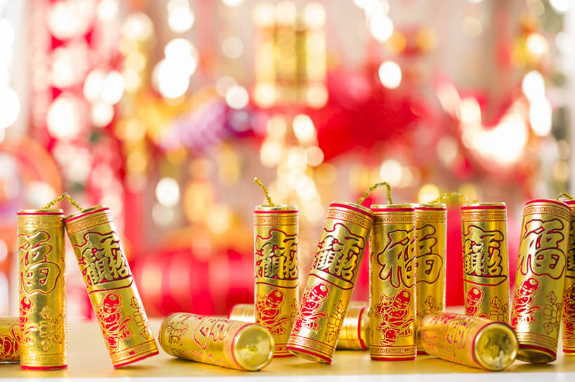 无人,横图,彩色,特写,背景,运气,静物,鞭炮,北京,中国,春节,新年,亚洲,许多,堆叠,黄色背景,风俗,节日,丰富,庆祝,装饰,鲜艳,反射,很多,古典,传统,焰火,福字,汉字,精神,摄影,五颜六色,色彩斑斓,仪式,中国文化,典礼,五彩缤纷,古典风格,东亚,五彩斑斓,炽热,制度,五光十色,彩图,影棚拍摄,金子,传统文化,传统节日,象征主义,bj175